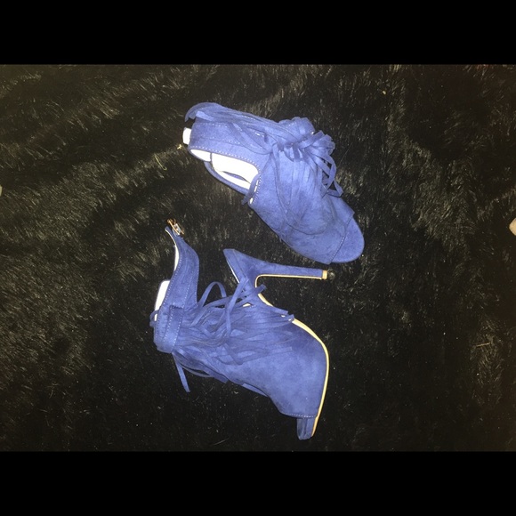 Shoes - Picture 3 of 4